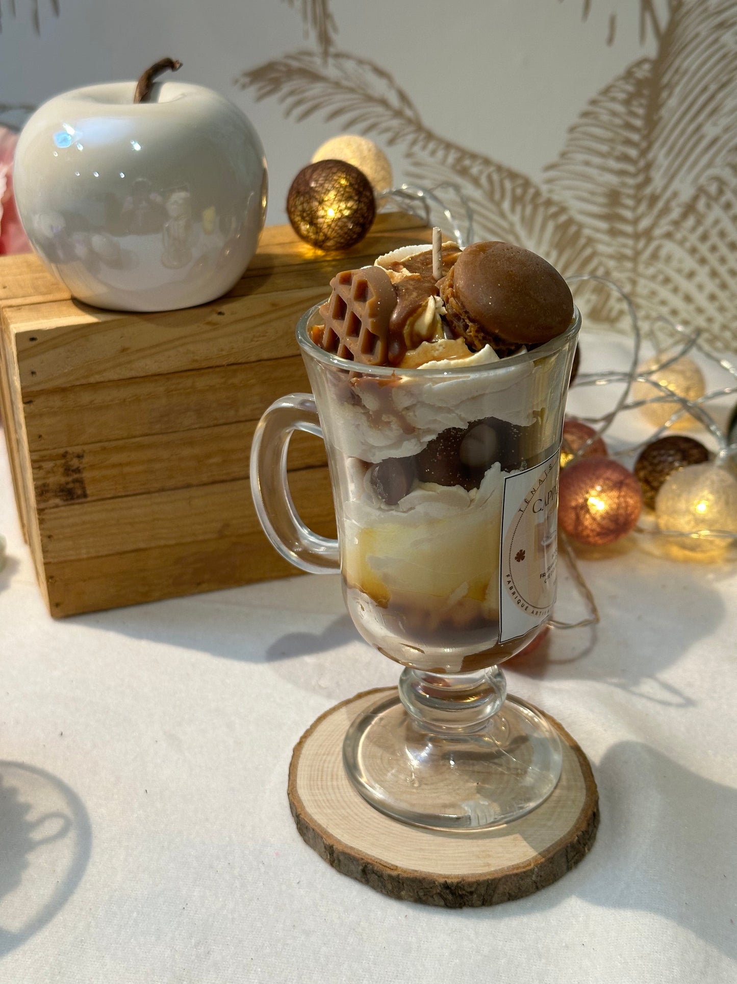 Bougie Parfumée CAPPUCCINO – Cire Naturelle Artisanale Arôme Café Crémeux | Verre à Pied Fait Main